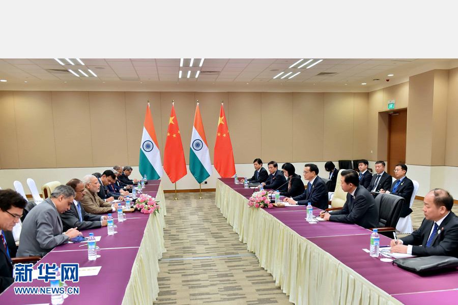11月13日，中國(guó)國(guó)務(wù)院總理李克強(qiáng)在緬甸內(nèi)比都會(huì)見(jiàn)印度總理莫迪。 新華社記者 李濤 攝
