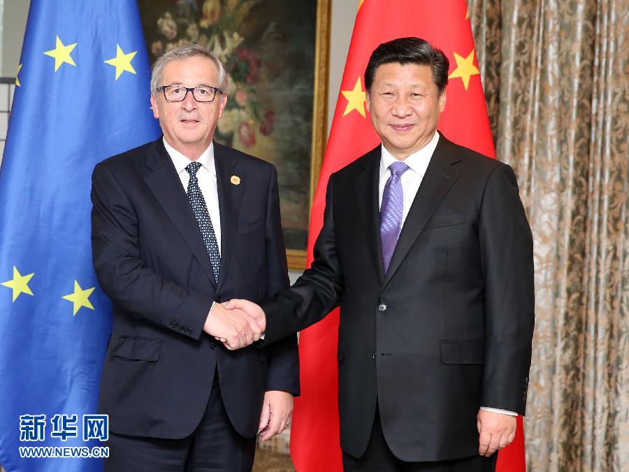 11月16日，國(guó)家主席習(xí)近平在澳大利亞布里斯班會(huì)見(jiàn)歐盟委員會(huì)主席容克。 新華社記者姚大偉攝 