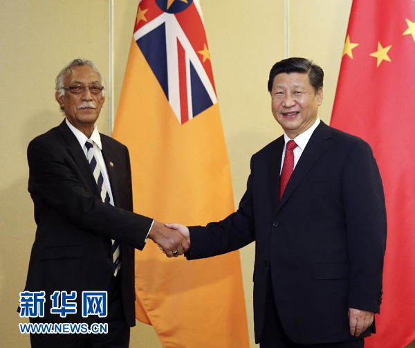 11月22日，國(guó)家主席習(xí)近平在斐濟(jì)楠迪會(huì)見(jiàn)紐埃總理塔拉吉。新華社記者姚大偉攝 