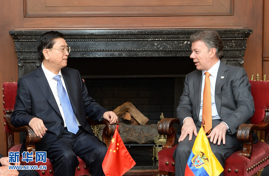 11月24日，正在哥倫比亞進行正式友好訪問的全國人大常委會委員長張德江在波哥大會見哥倫比亞總統(tǒng)桑托斯。 新華社記者 劉建生 攝