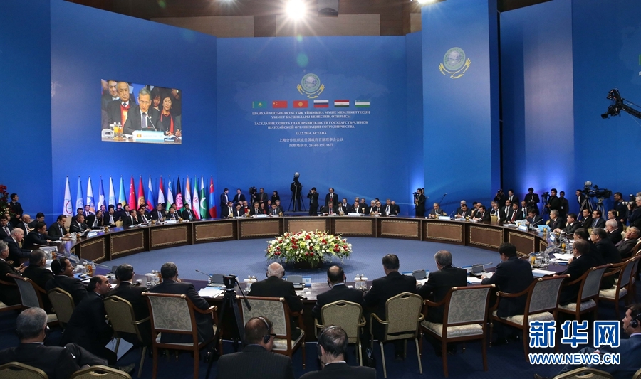 12月15日，中國(guó)國(guó)務(wù)院總理李克強(qiáng)在阿斯塔納出席上海合作組織成員國(guó)政府首腦理事會(huì)第十三次會(huì)議。 新華社記者 龐興雷 攝