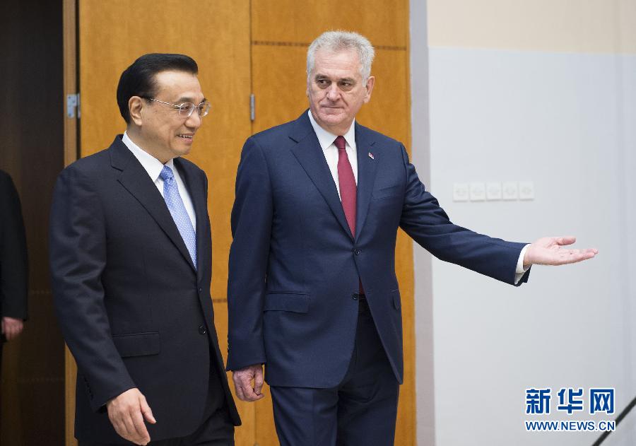 12月18日，國(guó)務(wù)院總理李克強(qiáng)在貝爾格萊德會(huì)見(jiàn)塞爾維亞總統(tǒng)尼科利奇。 新華社記者 黃敬文 攝 