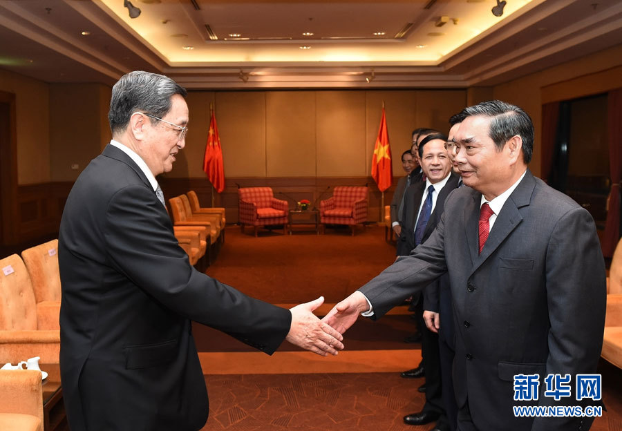 12月25日至27日，中共中央政治局常委、全國(guó)政協(xié)主席俞正聲對(duì)越南進(jìn)行正式訪問(wèn)。這是12月25日，俞正聲在河內(nèi)會(huì)見(jiàn)越共中央書記處常務(wù)書記黎鴻英。 新華社記者劉建生攝