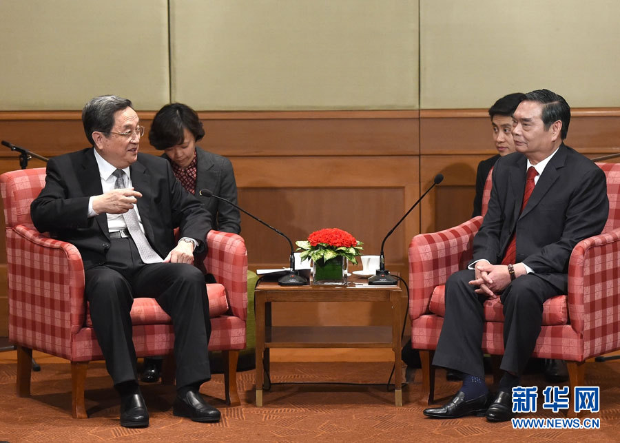 12月25日至27日，中共中央政治局常委、全國(guó)政協(xié)主席俞正聲對(duì)越南進(jìn)行正式訪問(wèn)。這是12月25日，俞正聲在河內(nèi)會(huì)見(jiàn)越共中央書記處常務(wù)書記黎鴻英。 新華社記者劉建生攝