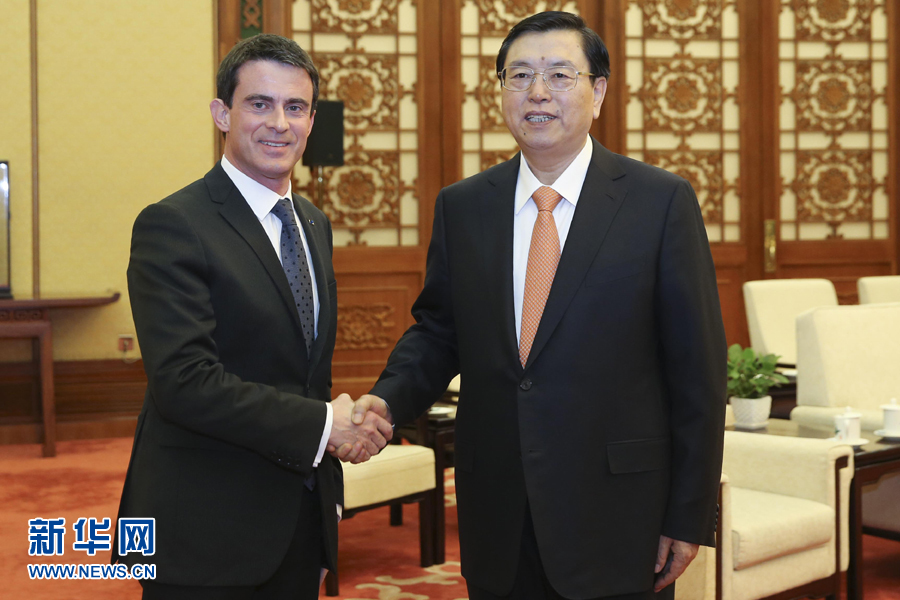 1月30日，全國人大常委會委員長張德江在北京人民大會堂會見法國總理瓦爾斯。 新華社記者丁林 攝 