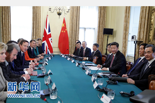 10月21日，國家主席習(xí)近平在倫敦唐寧街首相府同英國首相卡梅倫舉行會談。 新華社記者 鞠鵬 攝 