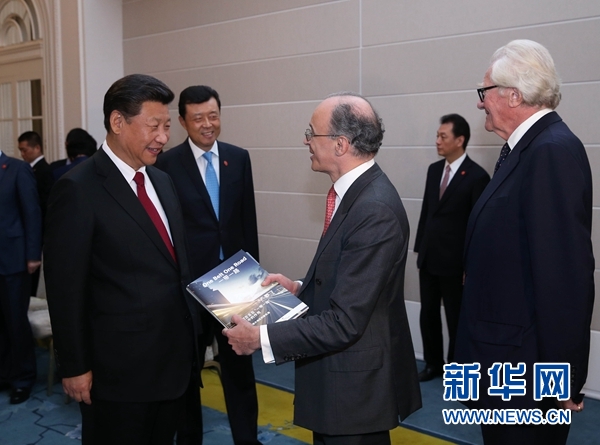 10月22日，國家主席習(xí)近平在倫敦集體會見英國前首相布朗等英國友人。新華社記者 龐興雷 攝 