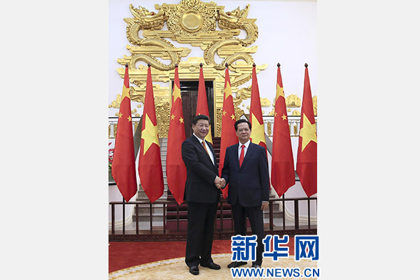 11月5日，中共中央總書記、國家主席習(xí)近平在河內(nèi)同越南總理阮晉勇舉行會談。 新華社記者 蘭紅光 攝
