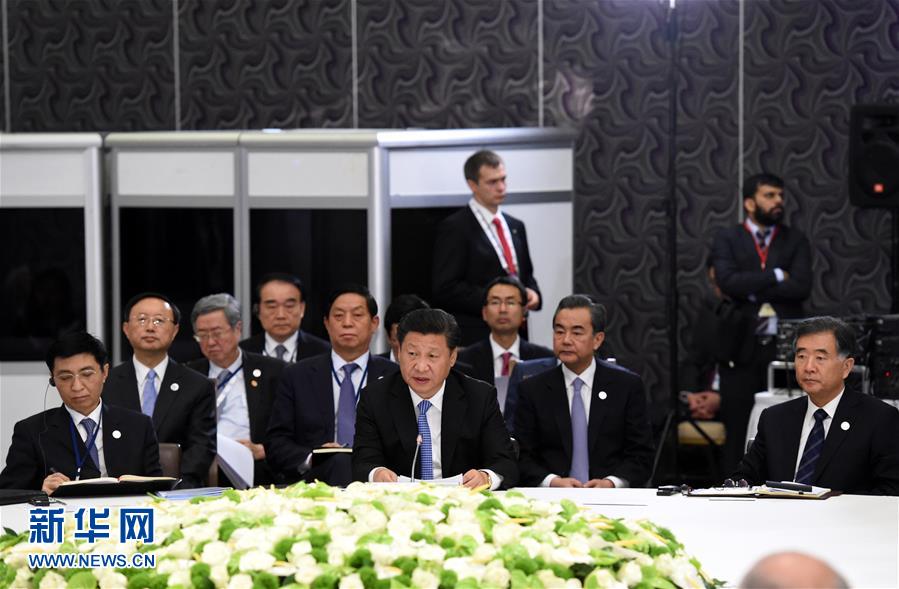  11月15日，金磚國(guó)家領(lǐng)導(dǎo)人非正式會(huì)晤在土耳其安塔利亞舉行，中國(guó)國(guó)家主席習(xí)近平、俄羅斯總統(tǒng)普京、印度總理莫迪、南非總統(tǒng)祖馬、巴西總統(tǒng)羅塞夫出席。習(xí)近平在會(huì)上發(fā)表題為《開拓機(jī)遇應(yīng)對(duì)挑戰(zhàn)》的重要講話。 新華社記者 饒愛民 攝 