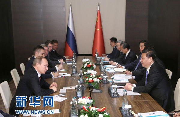 11月15日，國家主席習(xí)近平在土耳其安塔利亞會見俄羅斯總統(tǒng)普京。 新華社記者馬占成攝