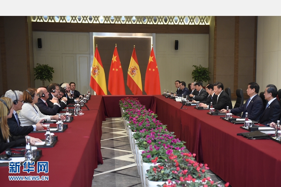 11月16日，國家主席習(xí)近平在土耳其安塔利亞會見西班牙首相拉霍伊。 新華社記者 張鐸 攝