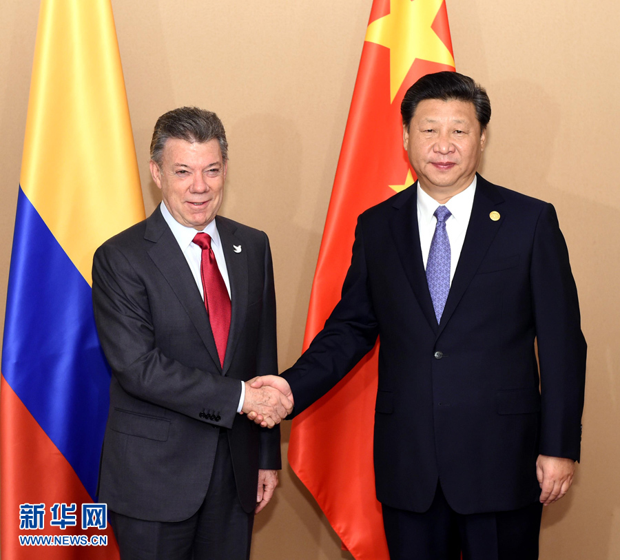 11月18日，國家主席習(xí)近平在菲律賓馬尼拉會見哥倫比亞總統(tǒng)桑托斯。 新華社記者 饒愛民 攝