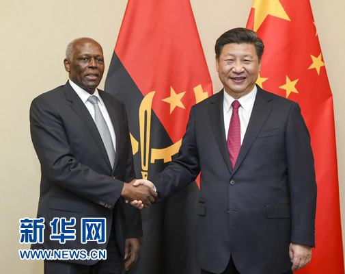 12月3日，國家主席習(xí)近平在約翰內(nèi)斯堡會見安哥拉總統(tǒng)多斯桑托斯。 新華社記者 謝環(huán)馳 攝