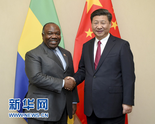 12月3日，國家主席習(xí)近平在約翰內(nèi)斯堡會見加蓬總統(tǒng)邦戈。新華社記者 謝環(huán)馳 攝 