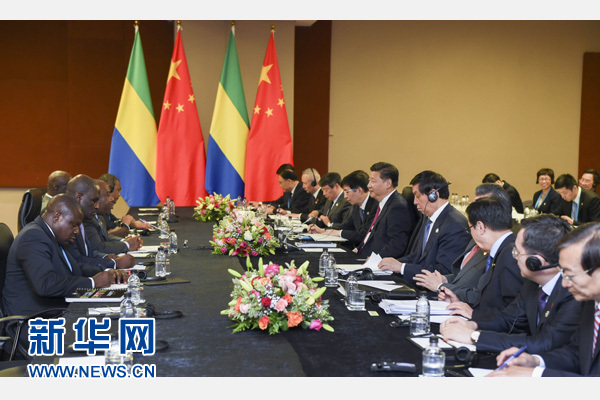 12月3日，國家主席習(xí)近平在約翰內(nèi)斯堡會見加蓬總統(tǒng)邦戈。新華社記者 謝環(huán)馳 攝 