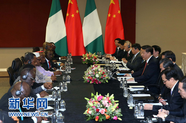 12月4日，國(guó)家主席習(xí)近平在約翰內(nèi)斯堡會(huì)見(jiàn)尼日利亞總統(tǒng)布哈里。 新華社記者 龐興雷 攝 