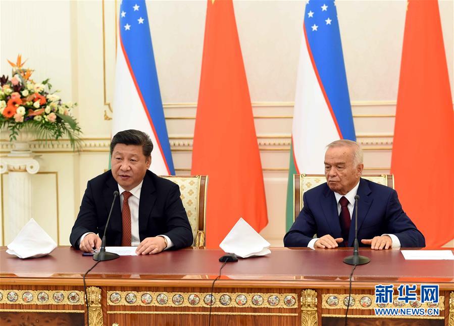 6月22日，國(guó)家主席習(xí)近平在塔什干庫(kù)克薩萊國(guó)賓館同烏茲別克斯坦總統(tǒng)卡里莫夫舉行會(huì)談。會(huì)談后，兩國(guó)元首共同會(huì)見(jiàn)記者。 新華社記者饒愛(ài)民攝