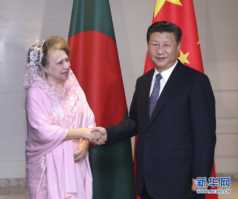 10月14日，國家主席習(xí)近平在達(dá)卡會(huì)見孟加拉國民族主義黨主席卡莉達(dá)&middot;齊亞。  新華社記者龐興雷攝 