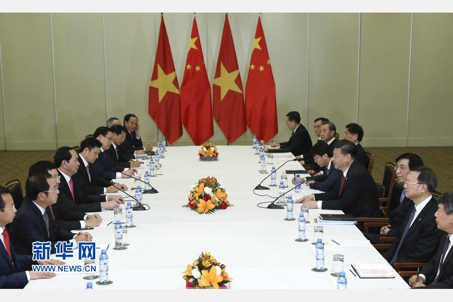 11月19日，國(guó)家主席習(xí)近平在利馬會(huì)見(jiàn)越南國(guó)家主席陳大光。新華社記者 龐興雷 攝 