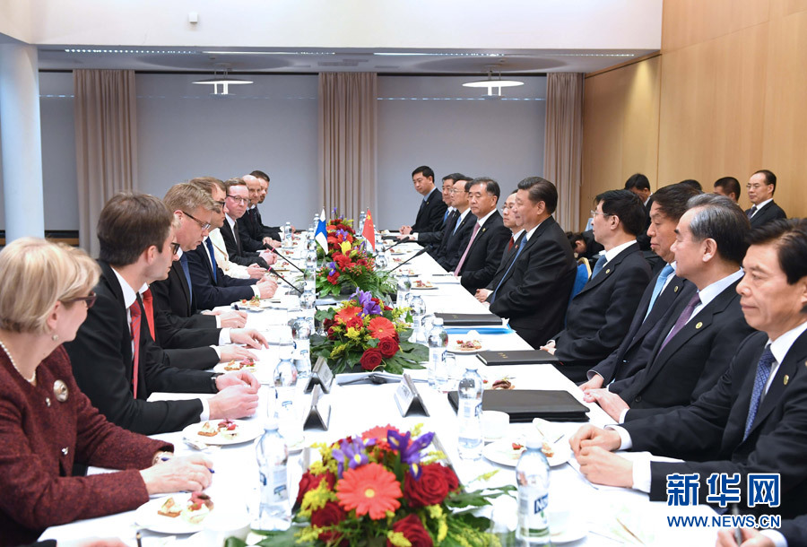 4月5日，國家主席習(xí)近平在赫爾辛基會見芬蘭總理西比萊。 新華社記者饒愛民 攝 