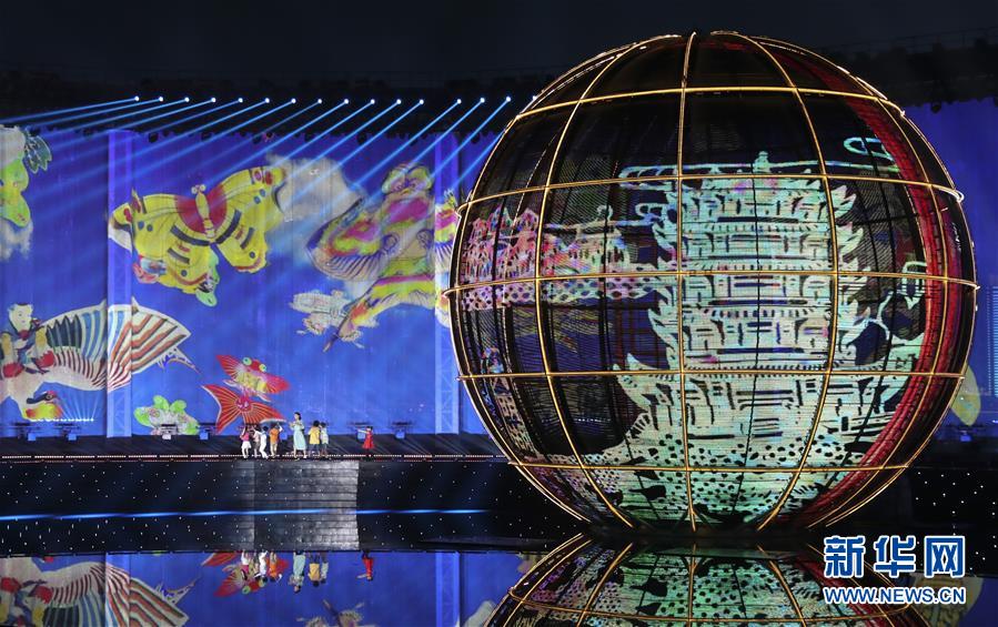 (新華全媒頭條·上合青島峰會(huì)·圖文互動(dòng))(3)構(gòu)建命運(yùn)共同體 書(shū)寫(xiě)上合新篇章——寫(xiě)在上海合作組織青島峰會(huì)閉幕之際