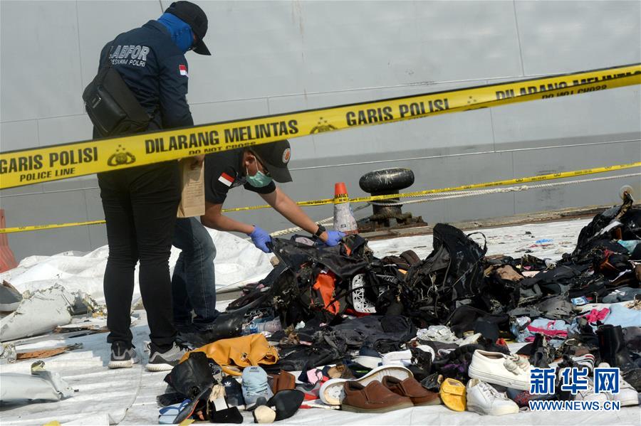 (國際)(1)印尼總統(tǒng)要求盡快查明獅航客機失事原因