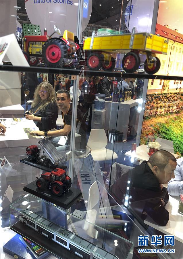 (新華全媒頭條·圖文互動(dòng))(6)人間正道 浩蕩前行——習(xí)近平主席出席首屆中國(guó)國(guó)際進(jìn)口博覽會(huì)紀(jì)實(shí)