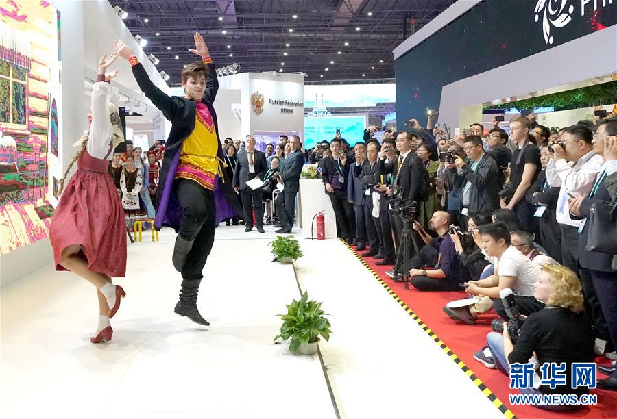 (新華全媒頭條·圖文互動)(13)人間正道 浩蕩前行——習(xí)近平主席出席首屆中國國際進(jìn)口博覽會紀(jì)實(shí)