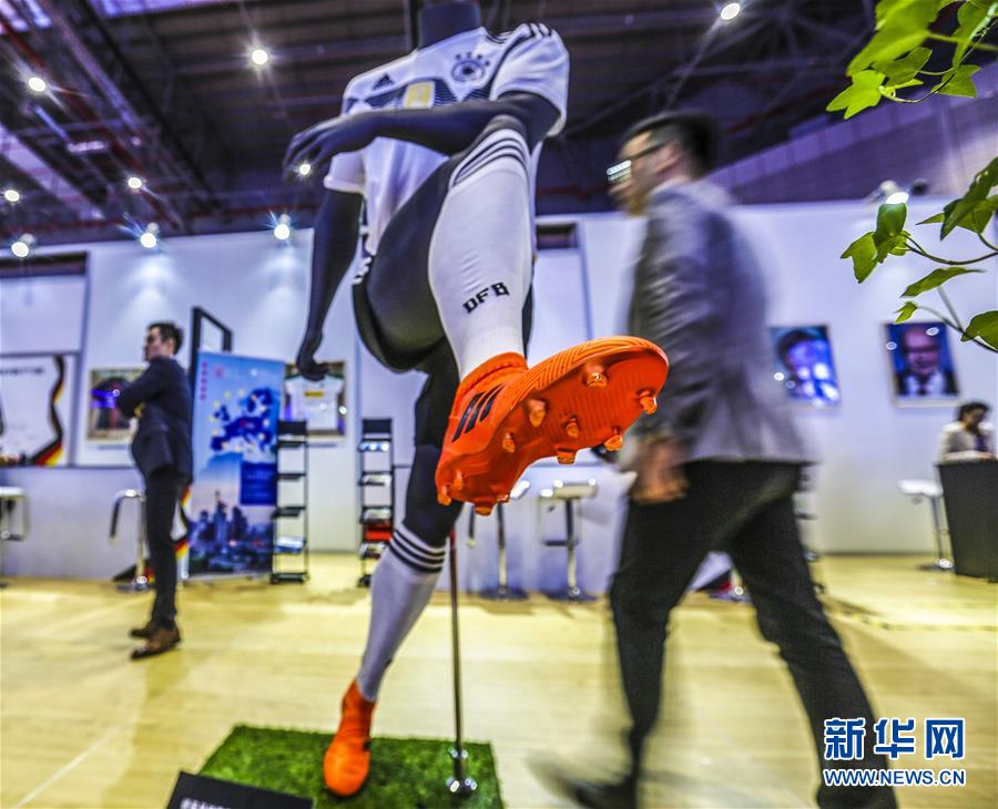 (新華全媒頭條·圖文互動)(14)人間正道 浩蕩前行——習(xí)近平主席出席首屆中國國際進(jìn)口博覽會紀(jì)實(shí)