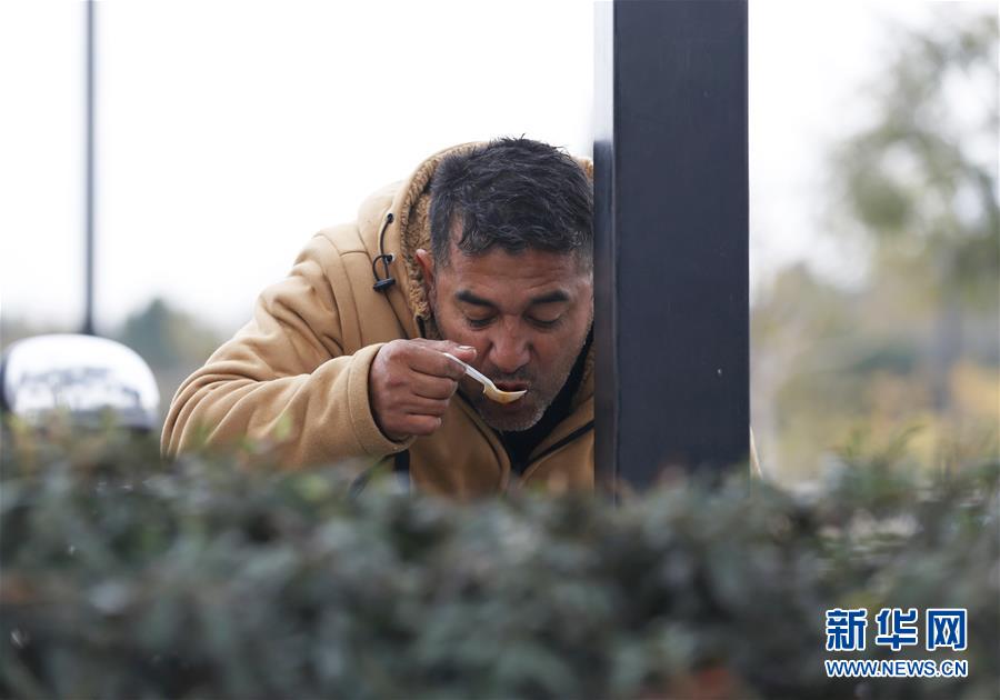 （國(guó)際&middot;圖文互動(dòng)）（2）通訊：&ldquo;根本沒(méi)有人在乎我們&rdquo;&mdash;&mdash;探訪美墨邊境墻邊的&ldquo;日工&rdquo;市場(chǎng)