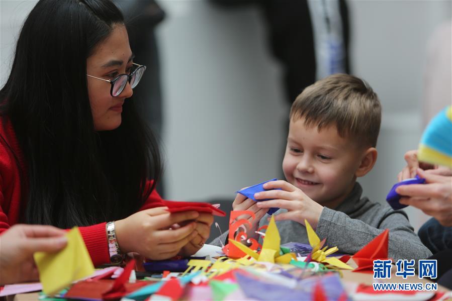 （國際&middot;圖文互動）（2）白俄羅斯國家美術(shù)館里的中國年