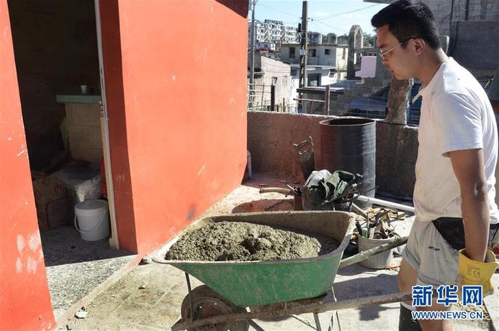 （國際&middot;圖文互動(dòng)）（7）哈瓦那龍卷風(fēng)災(zāi)區(qū)來了個(gè)&ldquo;中國人&rdquo;