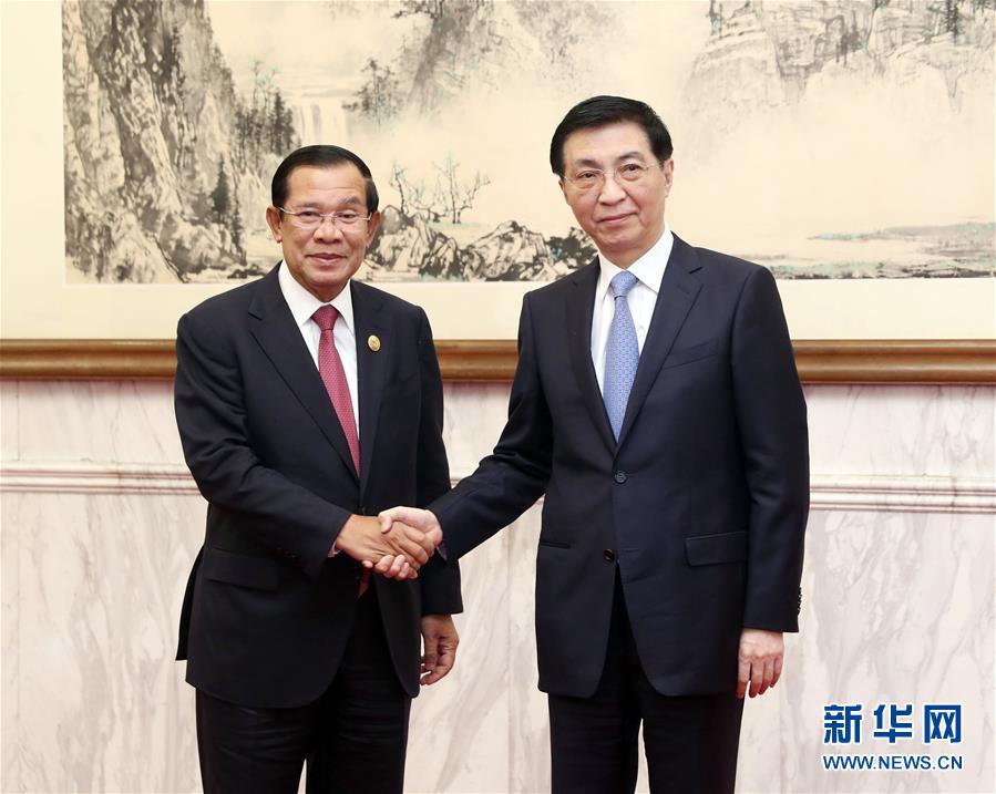 (時(shí)政)王滬寧會(huì)見(jiàn)柬埔寨首相洪森