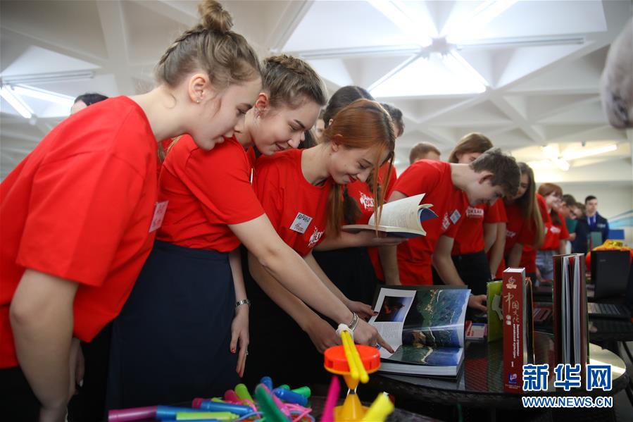 （新華全媒頭條&middot;出訪&middot;側(cè)記&middot;圖文互動(dòng)）（2）你好老朋友！開(kāi)啟新時(shí)代！&mdash;&mdash;習(xí)近平主席和普京總統(tǒng)引領(lǐng)中俄全面戰(zhàn)略協(xié)作伙伴關(guān)系邁入新時(shí)代