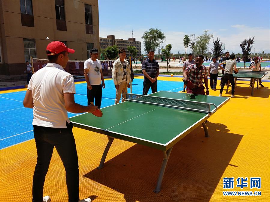 (圖文互動)(2)多國駐日內(nèi)瓦外交官走訪新疆稱贊經(jīng)濟(jì)發(fā)展社會和諧