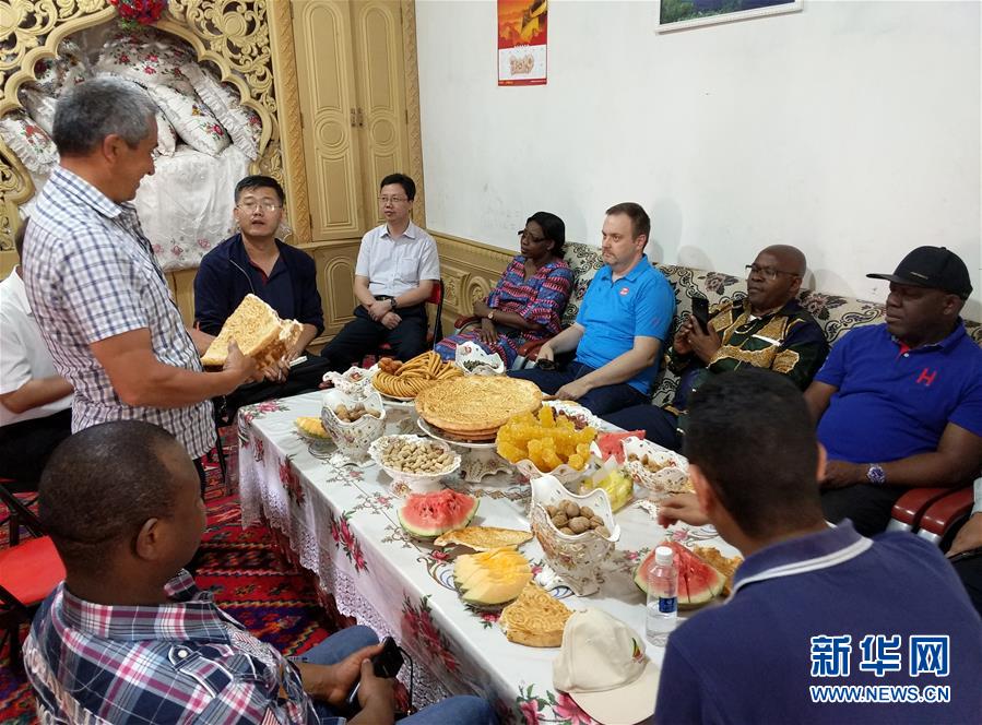 (圖文互動)(5)多國駐日內(nèi)瓦外交官走訪新疆稱贊經(jīng)濟(jì)發(fā)展社會和諧