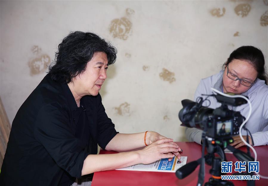 (國際·圖文互動(dòng))專訪:結(jié)合傳統(tǒng)與當(dāng)代 推動(dòng)中國戲劇國際化——訪話劇《茶館》導(dǎo)演孟京輝