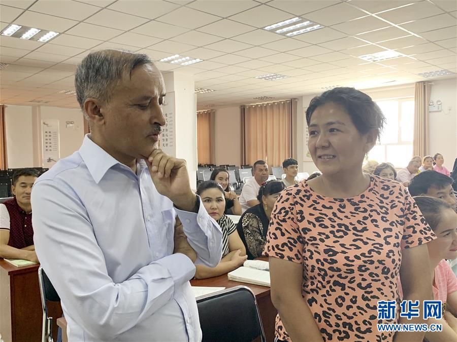 （圖文互動(dòng)）（2）多國(guó)駐華使節(jié)參訪新疆：中國(guó)反恐、去極端化經(jīng)驗(yàn)值得學(xué)習(xí)借鑒