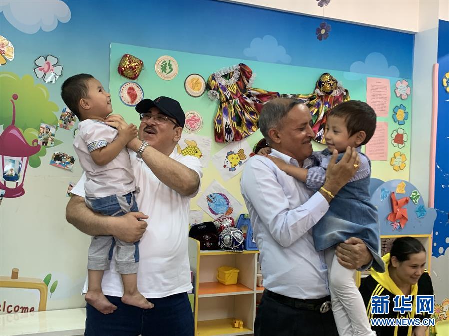 （圖文互動(dòng)）（3）多國(guó)駐華使節(jié)參訪新疆：中國(guó)反恐、去極端化經(jīng)驗(yàn)值得學(xué)習(xí)借鑒