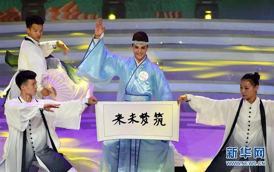 (文化)(4)第十二屆“漢語橋”世界中學(xué)生中文比賽決賽在鄭州落幕