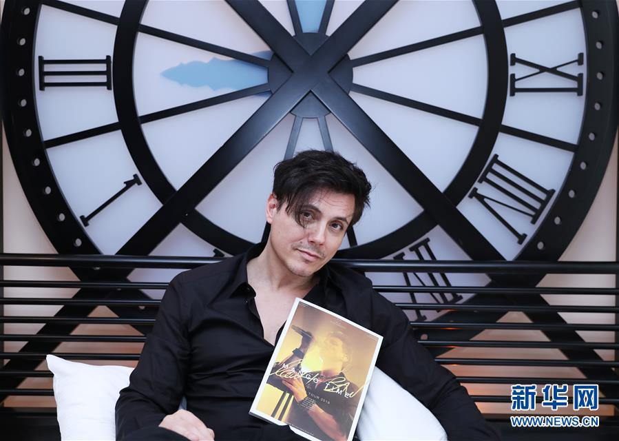 （國際&middot;圖文互動）（1）通訊：手牽手，我們共同驅(qū)散陰霾&mdash;&mdash;法國音樂人創(chuàng)作抗疫歌曲背后的故事