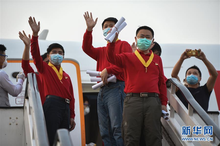 (國際疫情·圖文互動(dòng))(4)委內(nèi)瑞拉政府為中國醫(yī)療專家組全體成員授勛