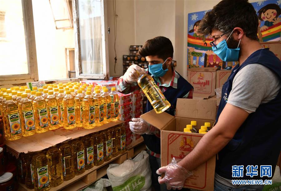 （國際疫情&middot;圖文互動）（6）通訊：疫情中，那抹笑容最難忘&mdash;&mdash;記向困難家庭發(fā)放愛心包裹的敘利亞青年志愿者