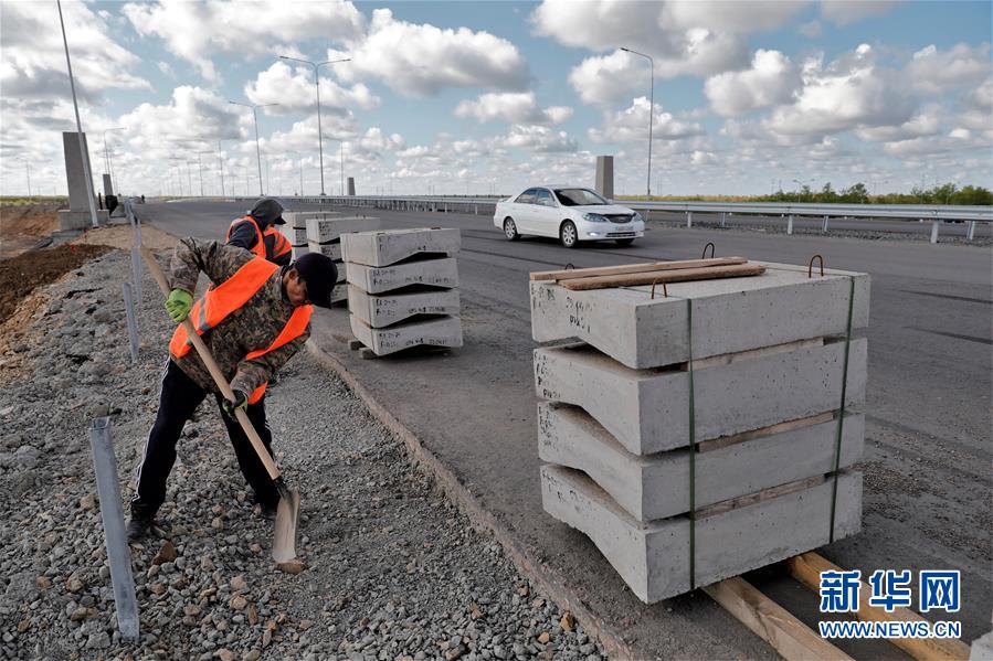 (新華全媒頭條·圖文互動)(5)寰球抗疫晝夜間