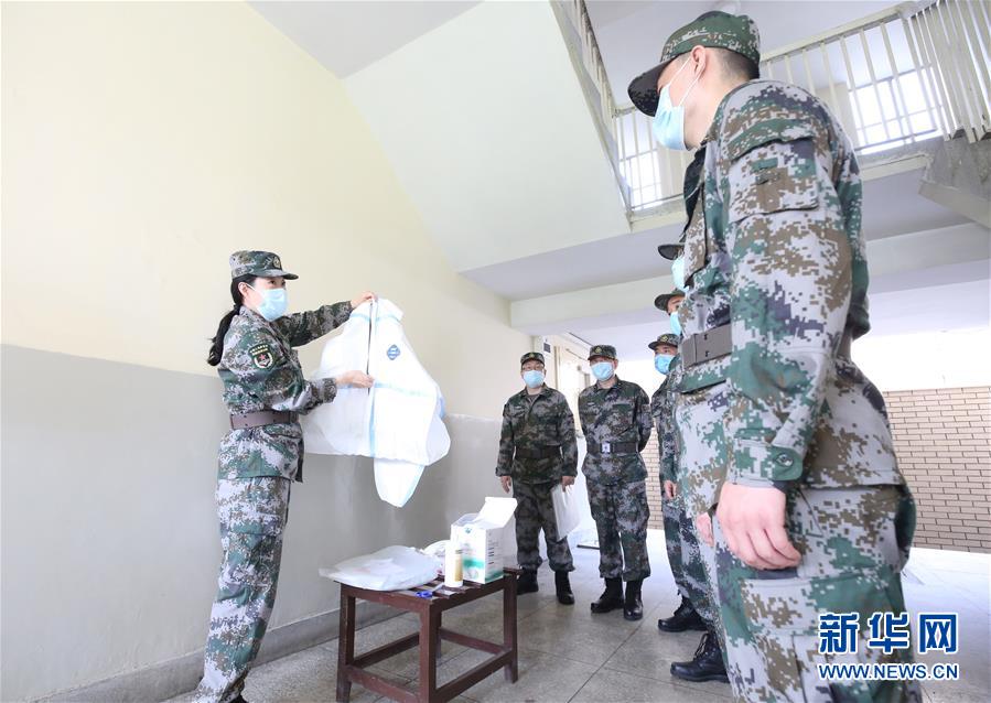 (國際疫情·圖文互動)(4)通訊:幫助“巴鐵”渡過疫情難關(guān)——記解放軍抗疫專家組在巴戰(zhàn)“疫”