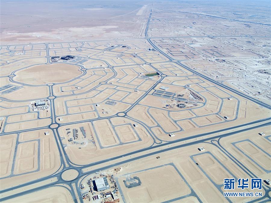 （國際疫情&middot;圖文互動(dòng)）（5）通訊：防疫、生產(chǎn)兩不誤，沙漠現(xiàn)&ldquo;棋盤&rdquo;&mdash;&mdash;記中企承建科威特住房基建項(xiàng)目
