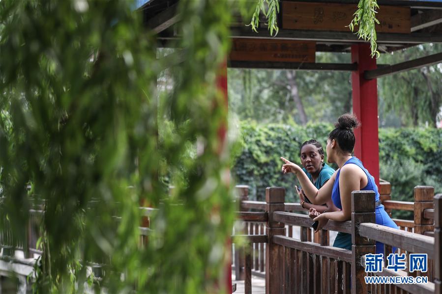 （中非團(tuán)結(jié)抗疫故事&middot;圖文互動(dòng)）（4）坦桑尼亞留學(xué)生譚麗：離家千里 生活一樣溫暖而多彩