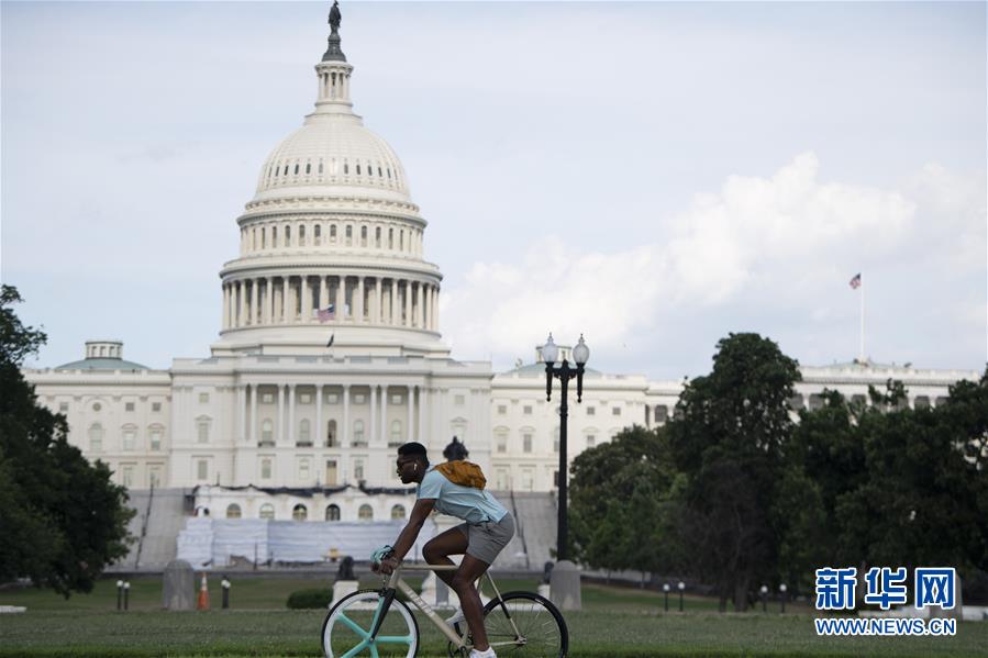 (國際疫情)(2)美國單日新增病例數(shù)超4萬 近期病例年輕人居多
