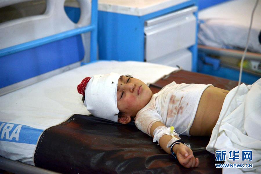 (國(guó)際)(2)巴基斯坦客運(yùn)列車和巴士相撞事故致19人死亡