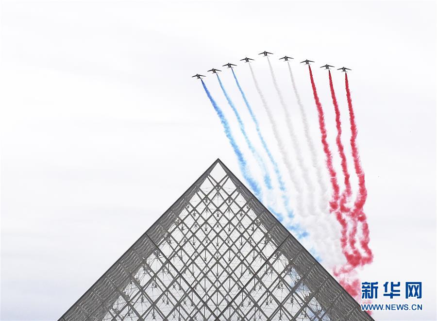 (國際)(2)法國國慶節(jié)閱兵式致敬抗疫公民